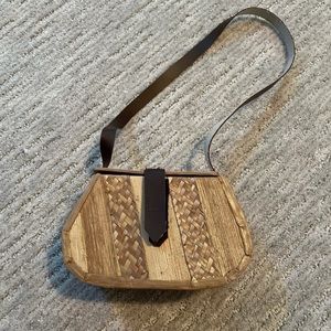 Handmade bag with leather straps